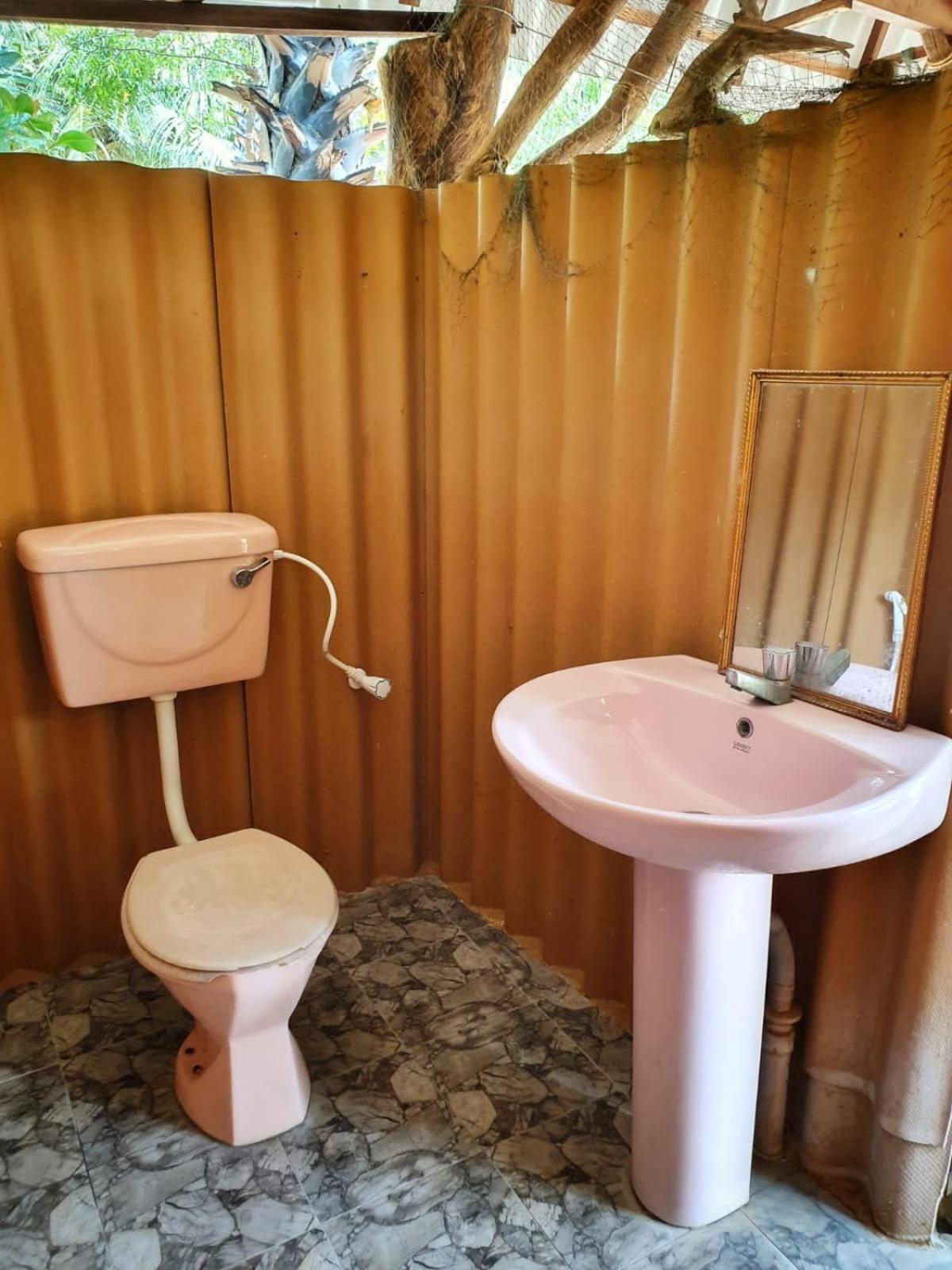 Light House Beach Hut Komari Exterior foto